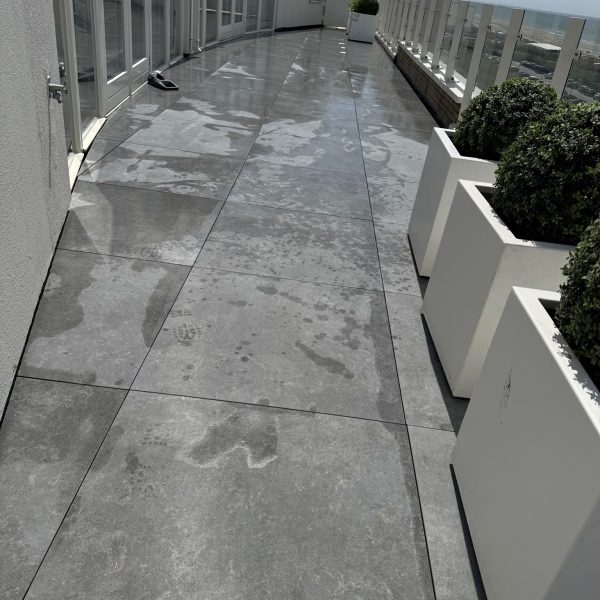 Dakterras Noordwijk -keramiek-op-stelvoetjes