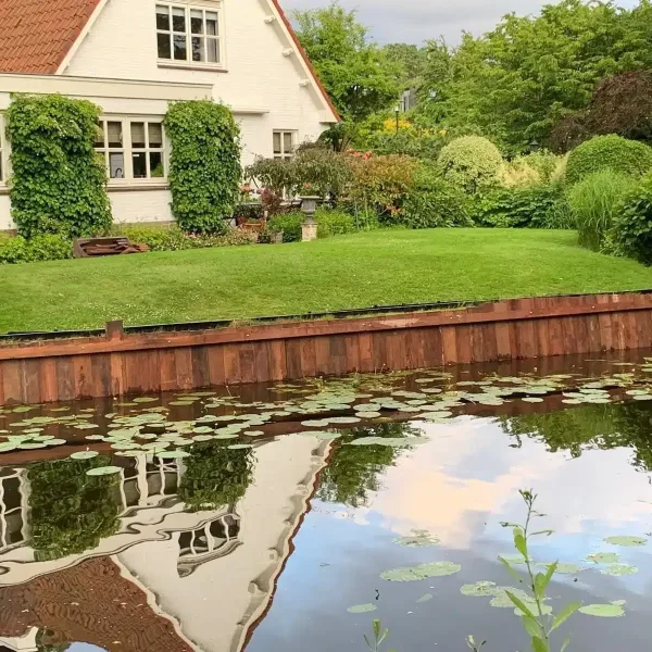 Tuinaanleg - beschoeiing-langs-water