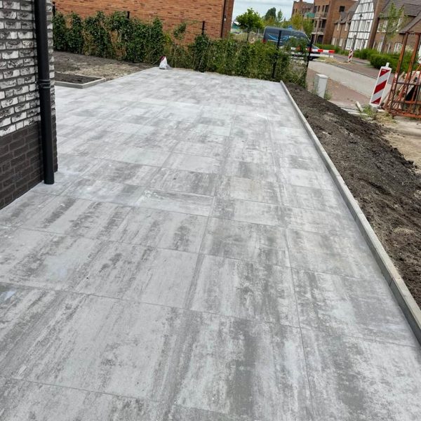 Aanleggen sierbestrating betontegels