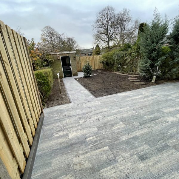 Achtertuin Heemstede bestraten betontegels