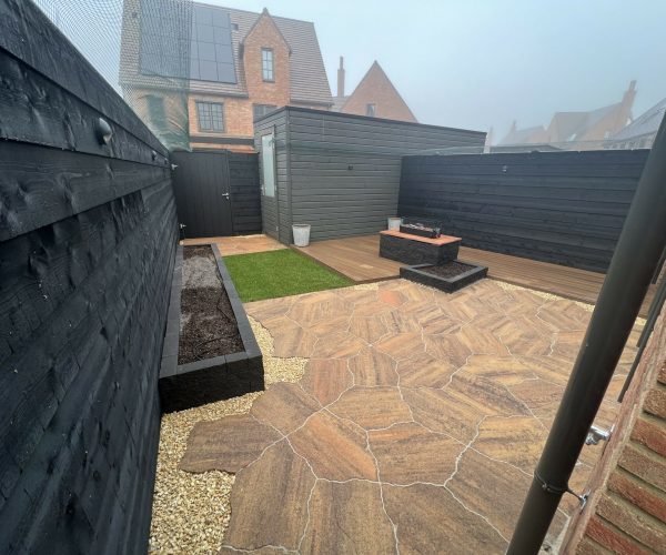 Exclusieve aanleg achtertuin plantenbak Hoofddorp