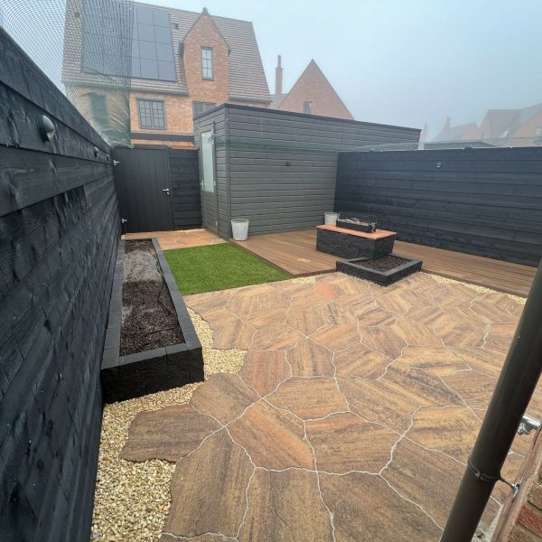 Exclusieve aanleg achtertuin plantenbak Hoofddorp