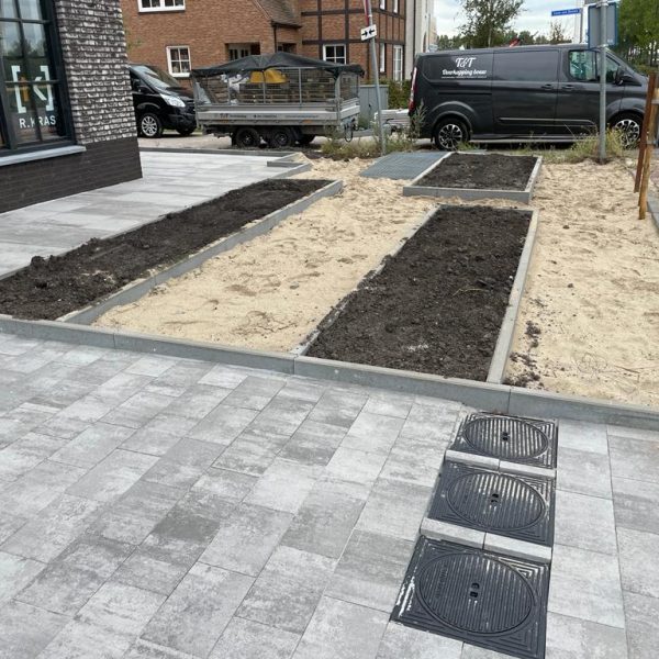 Groenvoorziening creëren voortuin en bestrating