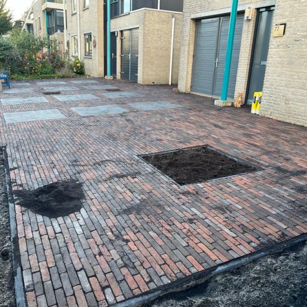 Klinkers aanleggen bestrating voortuin