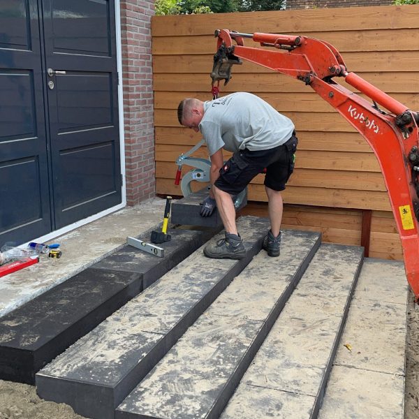 Trap in tuin sierbestrating