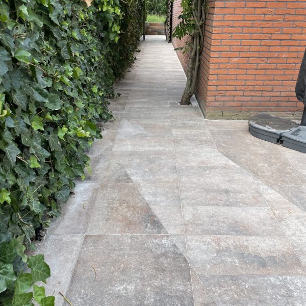 Tuinaanleg Nieuw-Vennep keramische tuin
