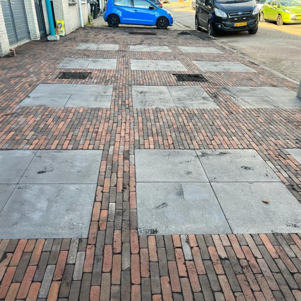 Voortuin oprit bestraten klinkers