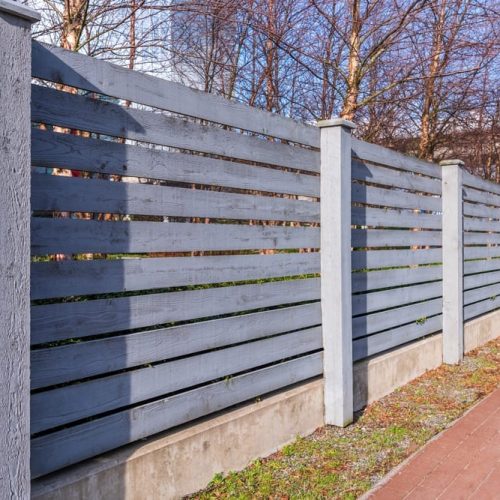 Hout-Beton-schutting-grijs