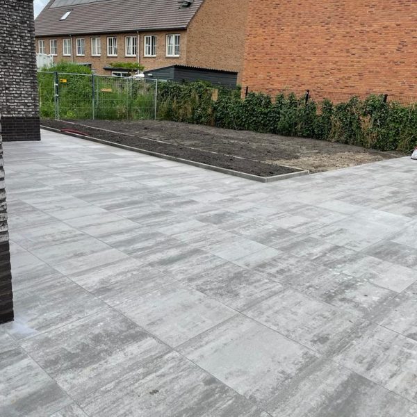 nieuwbouwwoning laten bestraten